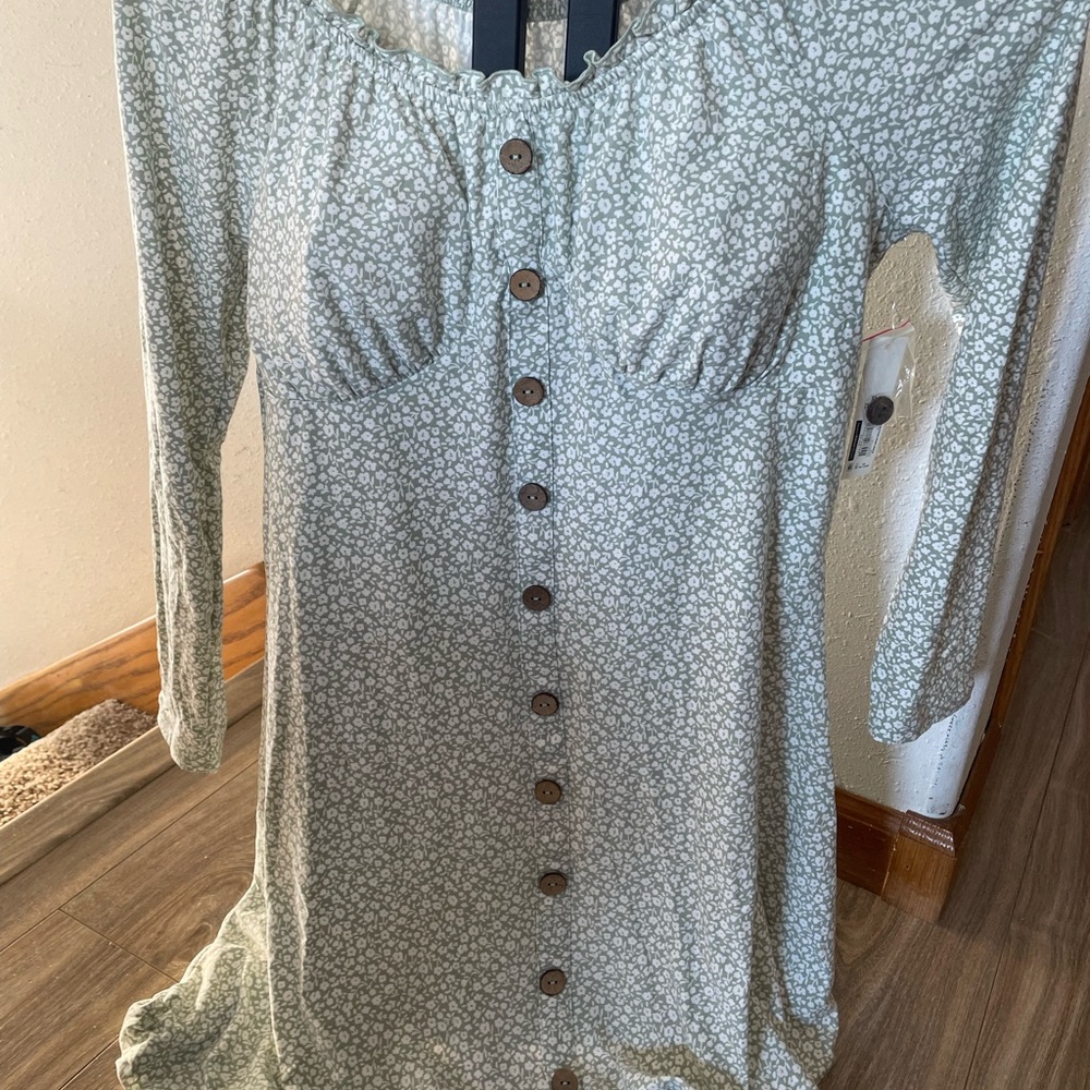 Light Green Floral Button-Front Peasant Dress - Picture 6 of 8